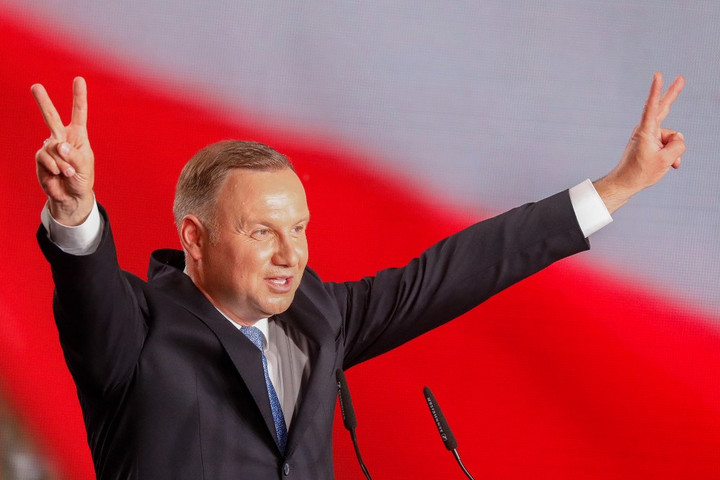 Fotó: Wojtek RADWANSKI / AFP Andrzej Duda nyerte a lengyel elnökválasztás első fordulóját