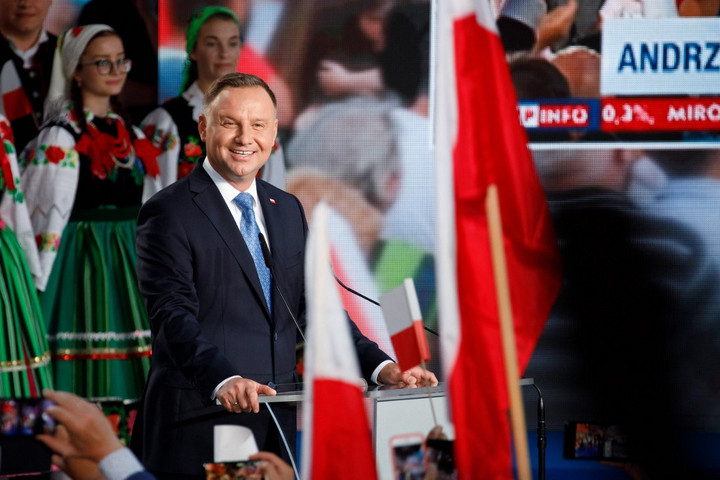 Hivatalos: Andrzej Duda nyerte a lengyel elnökválasztás első fordulóját
