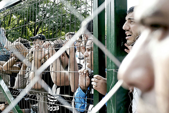 Egyre körmönfontabb módon támadnak a migránspártiak