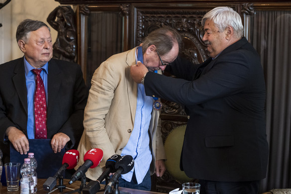 Emberi Méltóságért kitüntetést kapott Balázs Fecó
