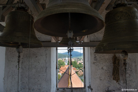 Erdélyben megkondultak a harangok a magyar egyházak templomaiban