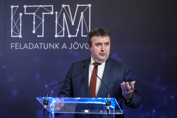 Palkovics: Jövő nyártól tilthatnak be egyes egyszer használatos műanyagokat