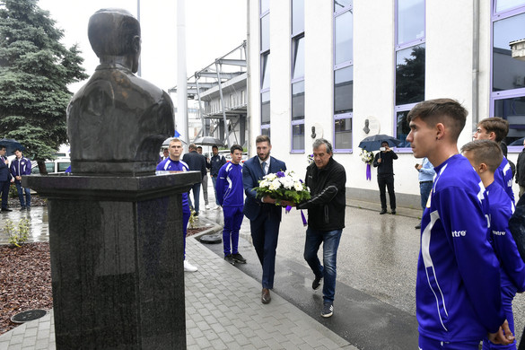 A 135 éves UTE megalapítására emlékeztek a Megyeri úton