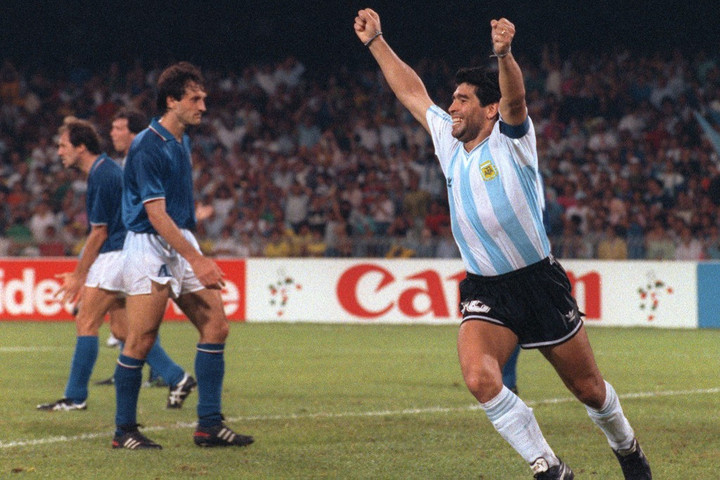 Maradona Nápolya az olaszok ellen