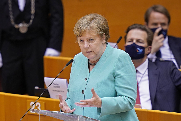 Fotó: AFP/Kenzo Tribouillard Erősebb Európát ígér Angela Merkel