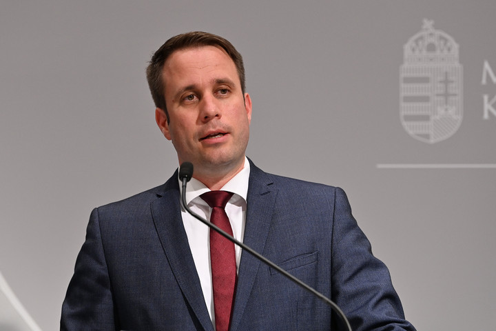 Fotó: MTI/Illyés Tibor Dömötör: Gyurcsány Ferenc pártja felelőtlen és veszélyes játékba kezd, amikor az oltás ellen buzdít