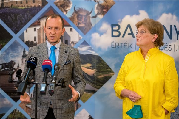 Fotó: MTI/Sóki Tamás Testvérvárosi kapcsolatok a nemzeti régiókért