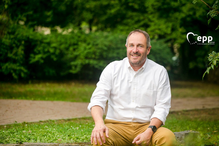 Fotó: Facebook Hölvényi: A szélsőséges szekularizmus áldozatokat követel