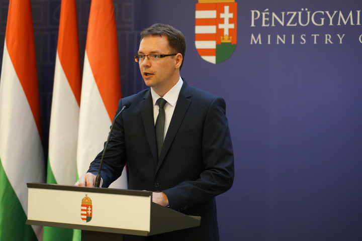 Fotó: MH/Katona László Már októberben a parlament elé kerülhet a Gazdaságvédelmi Operatív Törzs adóügyi javaslata