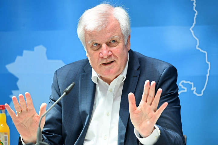 Fotó: AFP/dpa/ Martin Schutt Horst Seehofer ragaszkodik a menekültek elosztásához