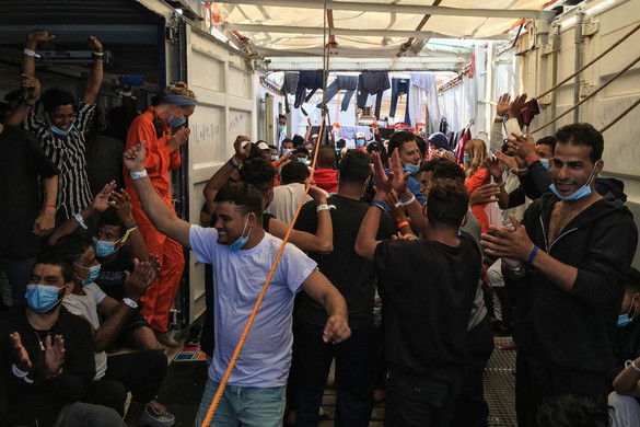 A migránsok semmibe veszik a karanténszabályokat, fokozódik a járványveszély a szigeteken