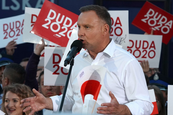 Német érdekeltségek is meg akarták akadályozni, hogy Duda legyen a lengyel elnök