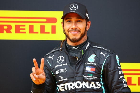 Hamilton rajt-cél győzelmet aratott a Stájer Nagydíjon