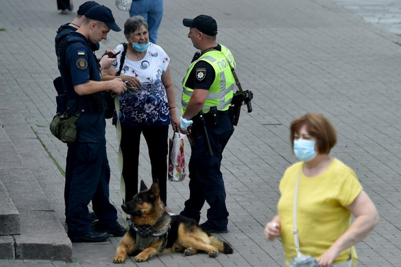 Nem ereszti a vírus Európát