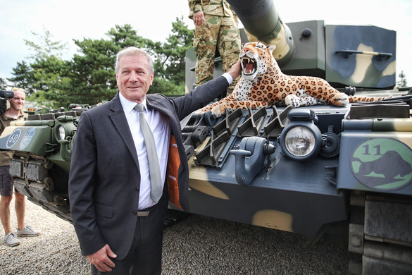 Megérkezett az első négy Leopard harckocsi
