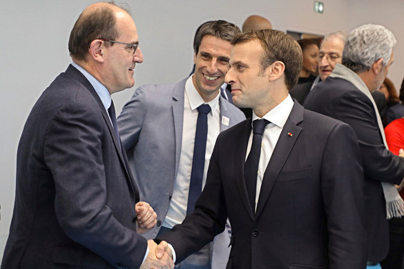 Ismeretlen jobbos politikusra esett Macron választása