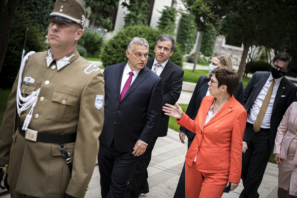 Orbán Viktor Annegret Kramp-Karrenbauert fogadta