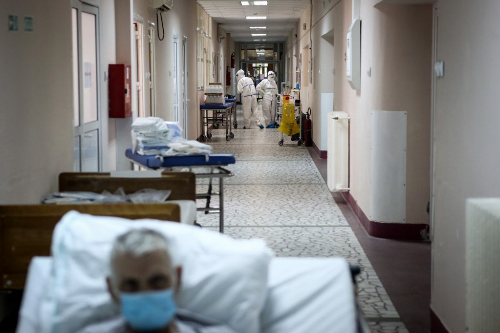 Fotó: Oliver BUNIC / AFP Életkép egy belgrádi kórházban
