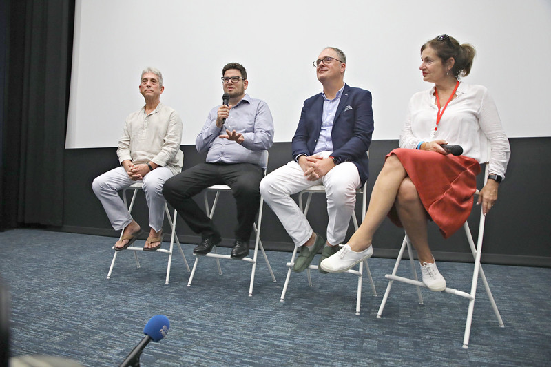 Fotó: MH/Purger Tamás Kerekasztal-beszélgetésen Howard Ellis, a Mid Atlantic Films alapító-társtulajdonosa, Deák Kristóf, Káel Csaba és Kemény Ildikó, a Pioneer Pictures ügyvezetője (b-j)