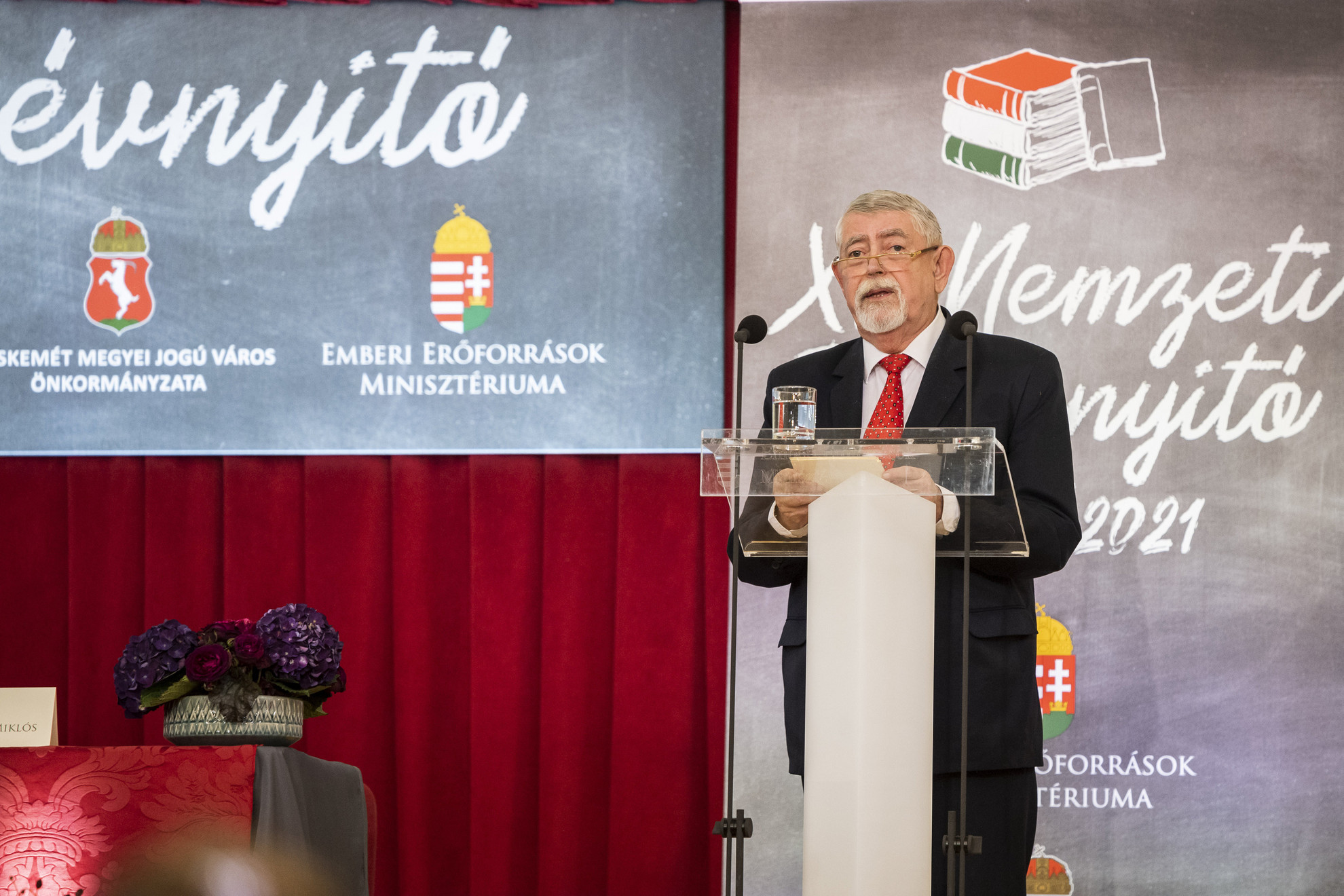 Fotó: MTI/Mónus Márton Kásler Miklós, az emberi erőforrások minisztere beszédet mond a XI. Nemzeti Tanévnyitón a Kecskeméti Református Általános Iskolában