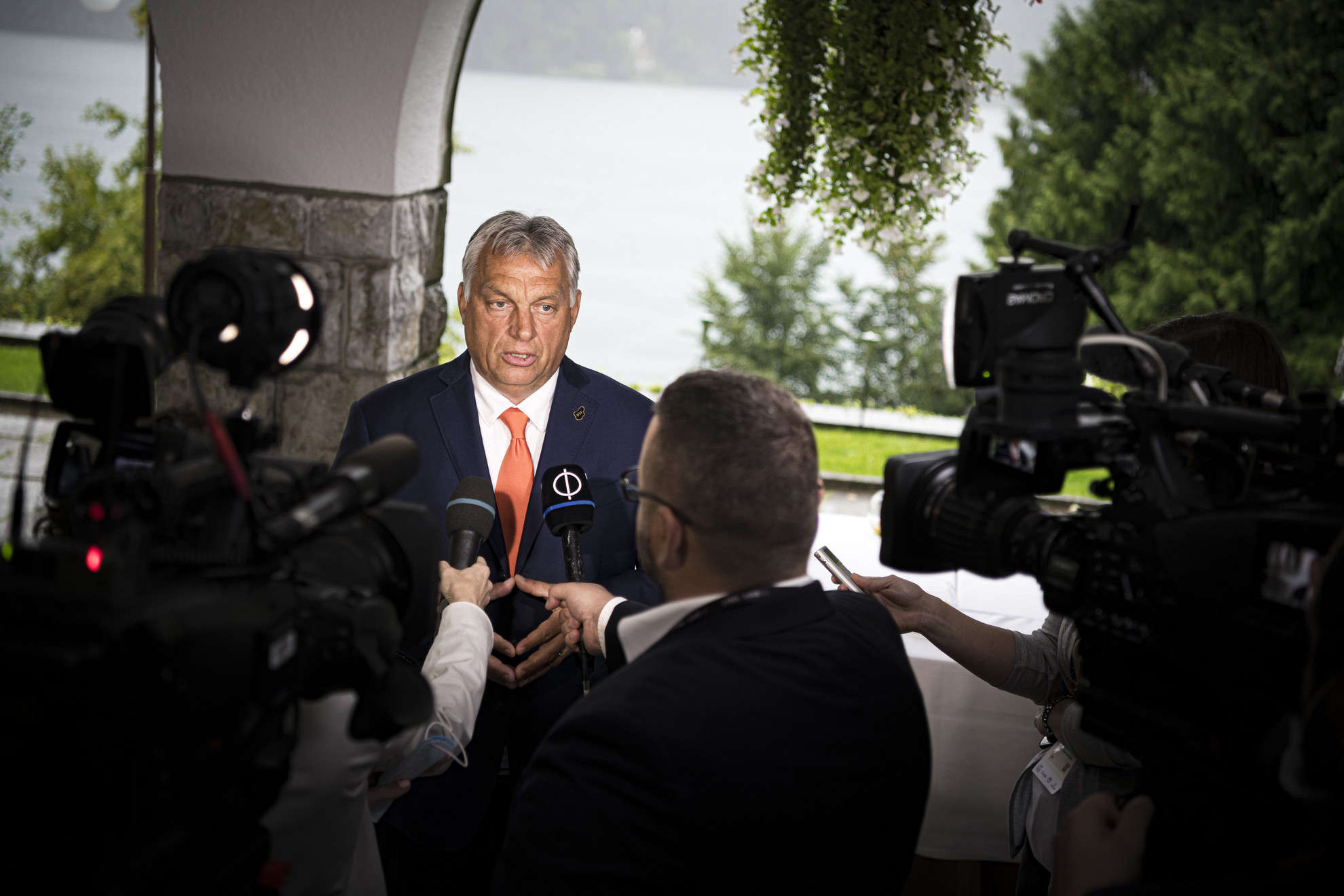 Fotó: MTI/Miniszterelnöki Sajtóiroda A Miniszterelnöki Sajtóiroda által közreadott képen Orbán Viktor miniszterelnök nyilatkozik a sajtónak a 15. Bledi Stratégiai Fórumon 2020. augusztus 31-én