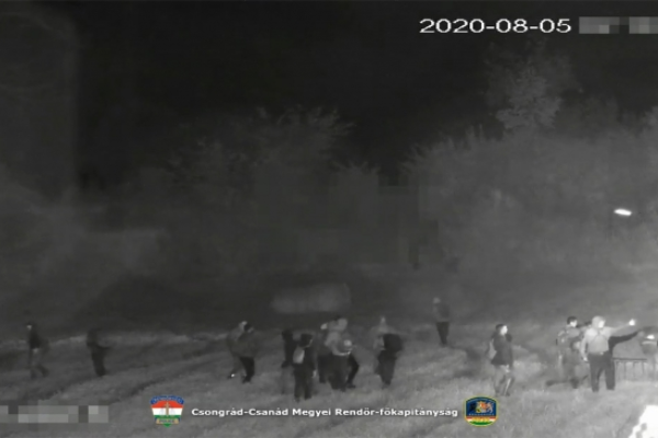 Mintegy száz migráns próbált erőszakosan bejutni az országba