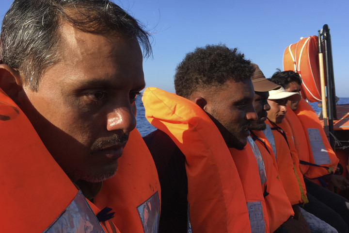 Fotó: AFP/Shahzad ABDUL Virágzik a migránstaxiztatás