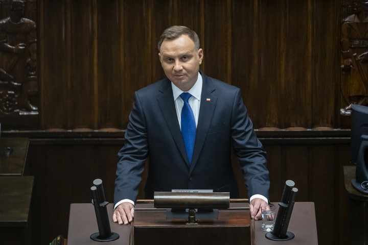 Fotó: AFP/Wojtek Radwanski Letette a hivatali esküt Andrzej Duda újraválasztott lengyel államfő
