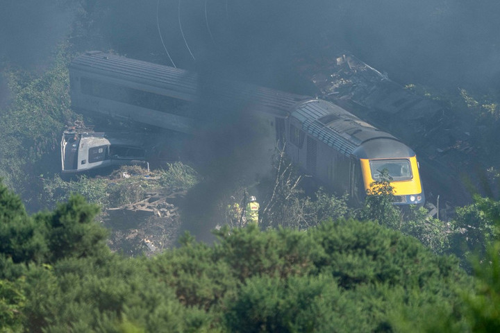 Hárman meghaltak, hatan megsérültek a skóciai vonatbalesetben