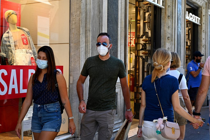 Ezer fölé emelkedett a napi új fertőzések száma Olaszországban