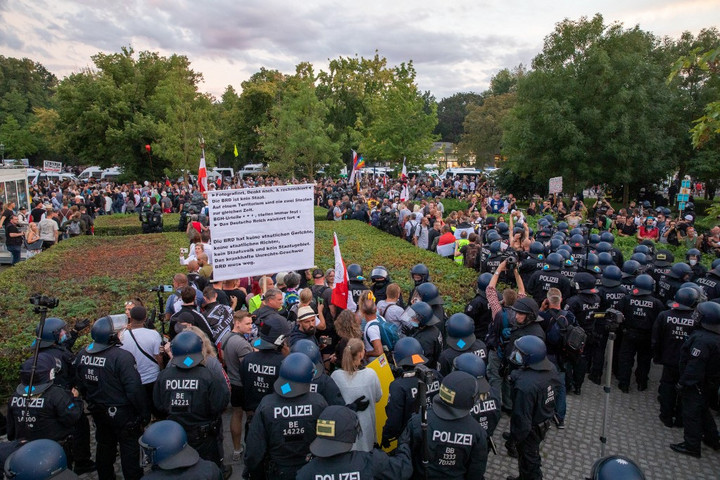 Fotó: AFP/DPA/Christoph Soeder Több tízezren tüntettek Berlinben a járványügyi korlátozások ellen