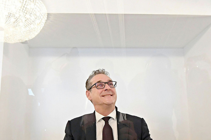 Fotó: AFP/Helmut Fohringer Új fordulatot vett az Ibiza-botrány