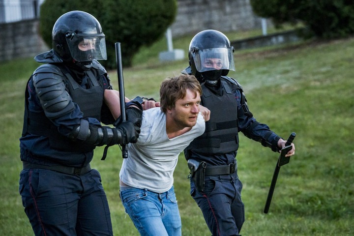 Szabadon engednek minden őrizetbe vett tüntetőt Fehéroroszországban