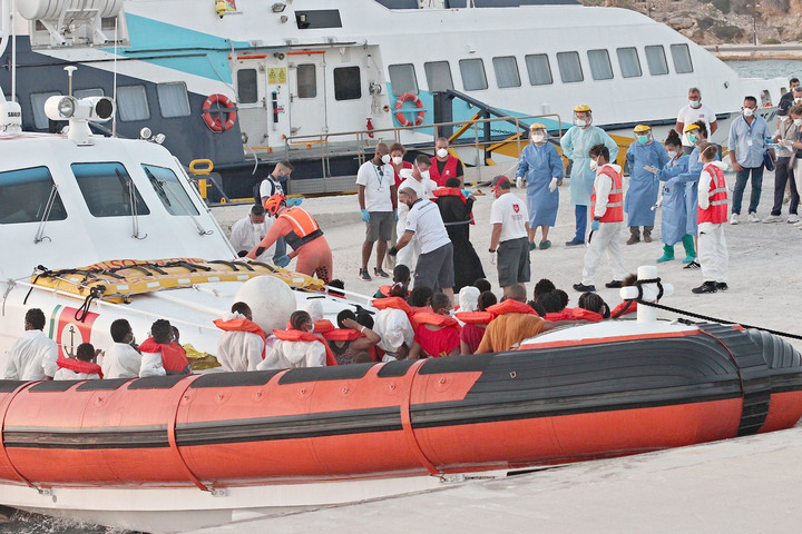 Fotó: AFP/Mauro Seminara Lampedusa ismét megtelt, a helyiek besokalltak
