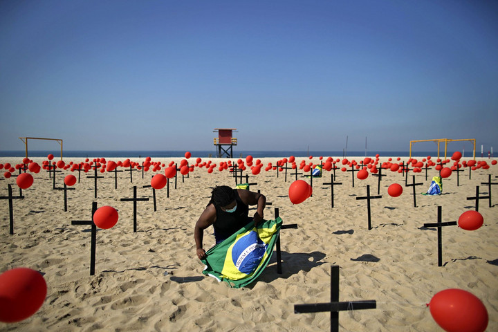 Fotó: AFP/Mauro Pimentel Hamarosan húszmillió fertőzött lesz világszerte