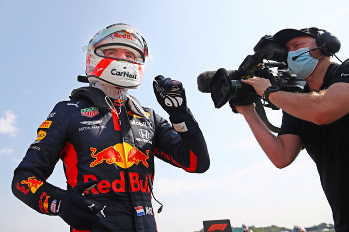 Fotó: AFP/Bryn Lennon Max Verstappen kemény csatát nyert