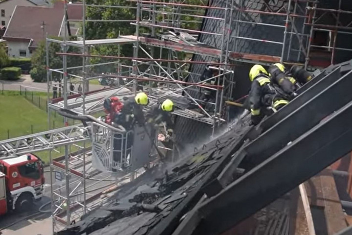 Megmentették a tűzoltók a pesterzsébeti Összetartozás-templomot