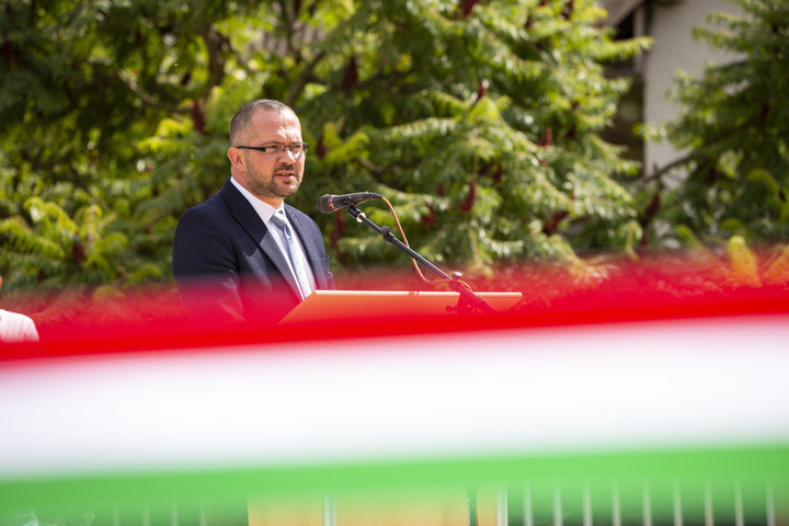 Fotó: MTI/Varga György Gyopáros: Minden felújítandó utat fel kell újítani