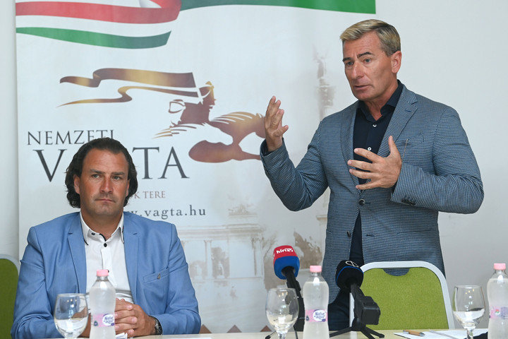 Fotó: MTI/Bruzák Noémi Gróf Andrássy Gyula előtt tiszteleg az idei Nemzeti Vágta