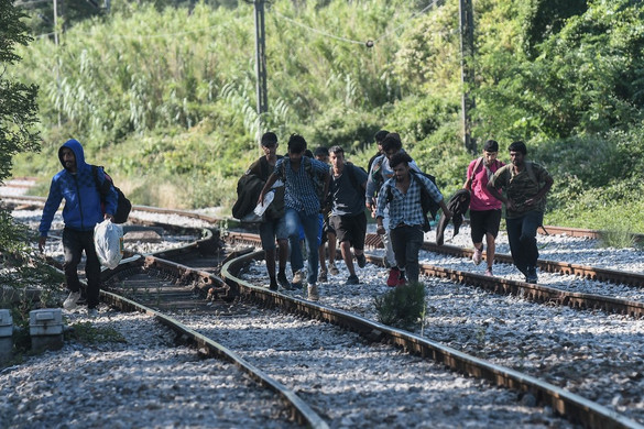 Négyszáznál is több határsértő ellen intézkedtek a rendőrök a hétvégén