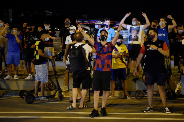 Több százan  tüntettek Messi maradásáért Barcelonában