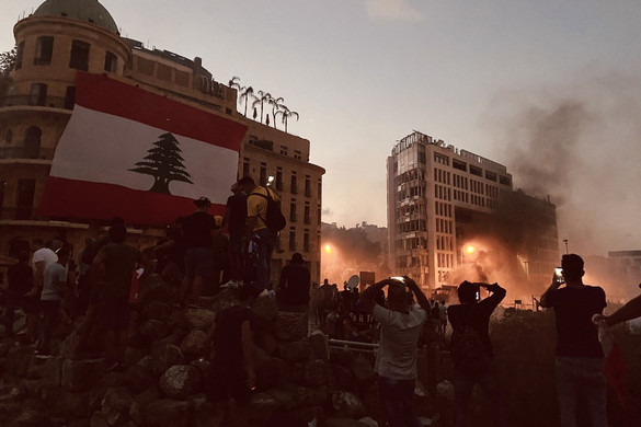 Megbukott a libanoni kormány, jön a káosz