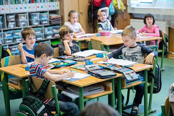 Támogatással ösztönzi a magyar iskolaválasztást a kormány