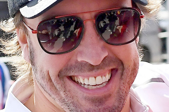 A varázslatos Fernando Alonso most éppen az Indy 500-on bűvészkedne