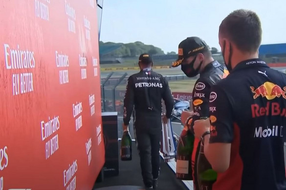 Elvitte Lewis Hamilton Max Verstappen serlegét