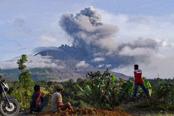 Egy hete sincs, hogy feléledt a Sinabung vulkán, már nyolcszor tört ki