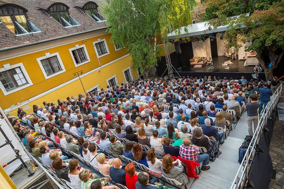 Retrospektív előadással nyílik meg a Szentendrei Teátrum nyári évada