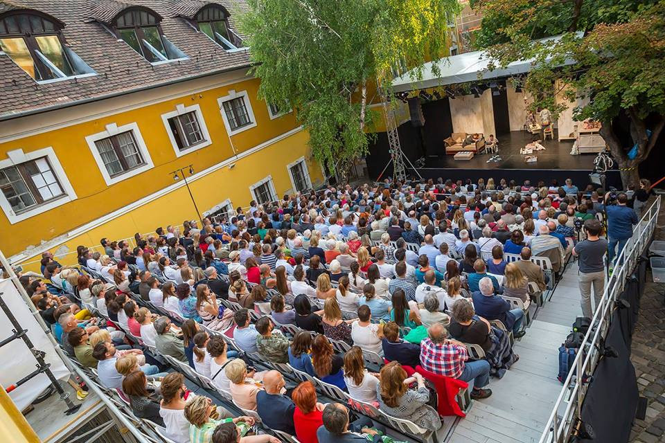 Retrospektív előadással nyílik meg a Szentendrei Teátrum nyári évada