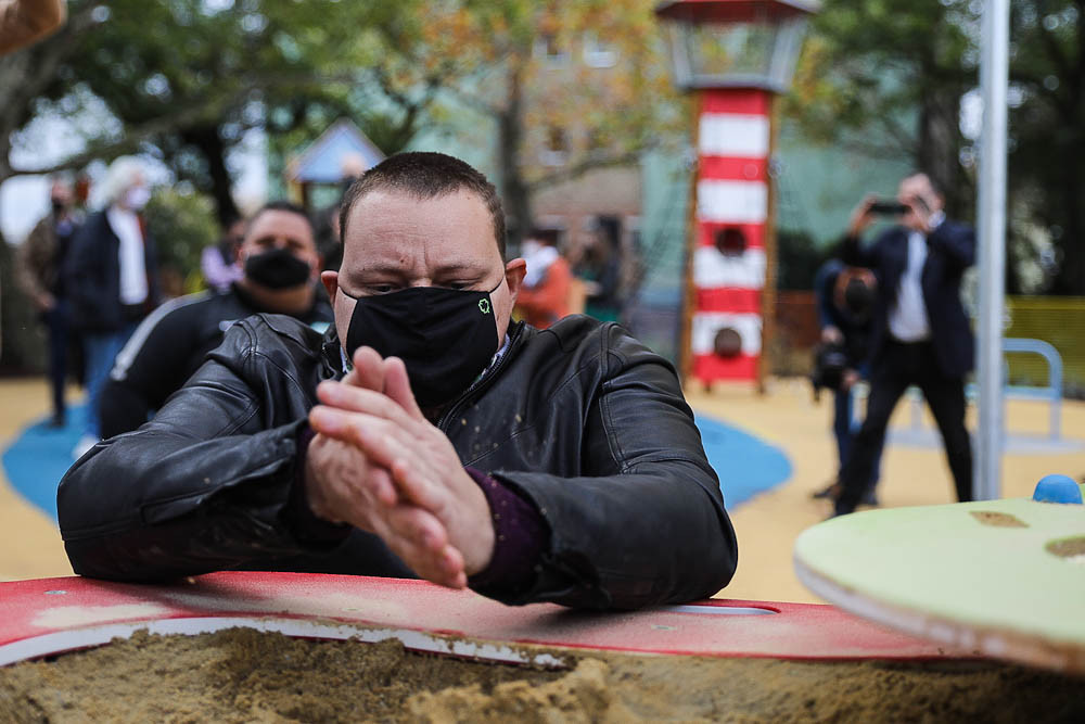 Mozgássérültek számára is használható játszótér