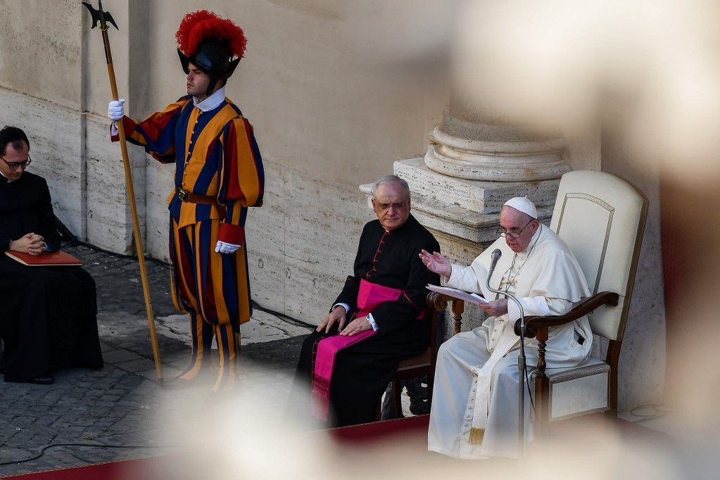 Fotó: AFP/Vincenzo Pinto A katolikus egyházfő a vatikáni Apostoli Palota Szent Damáz-udvarán beszélt korlátozott számú hívőhöz